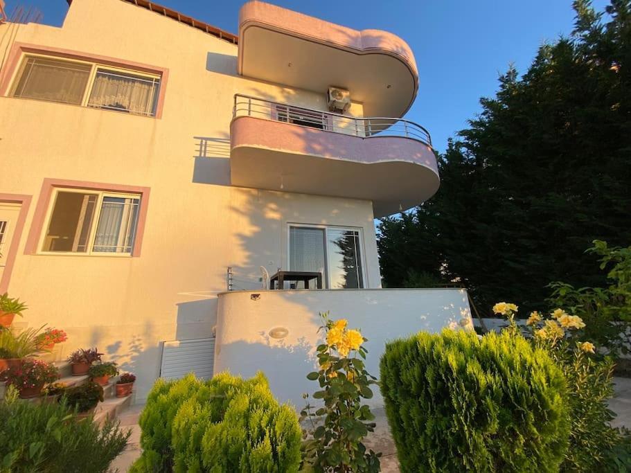 קסאמיל Guesthouse Xhimi מראה חיצוני תמונה