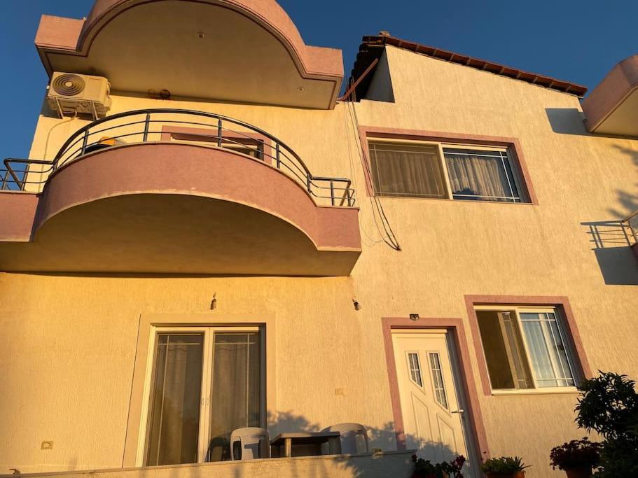 קסאמיל Guesthouse Xhimi מראה חיצוני תמונה