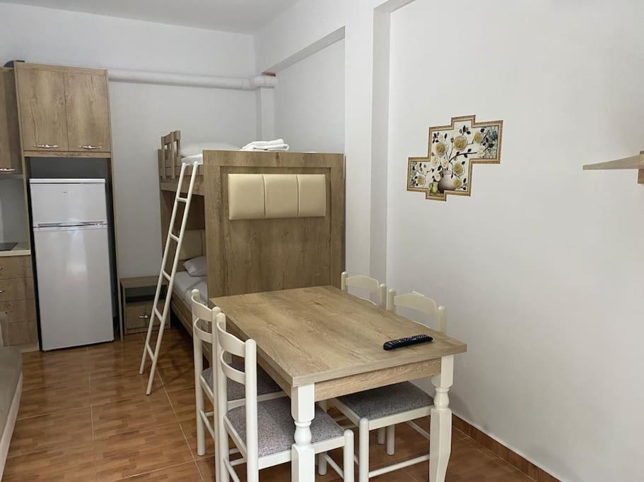 קסאמיל Guesthouse Xhimi מראה חיצוני תמונה