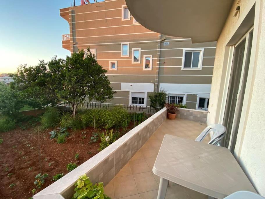 קסאמיל Guesthouse Xhimi מראה חיצוני תמונה