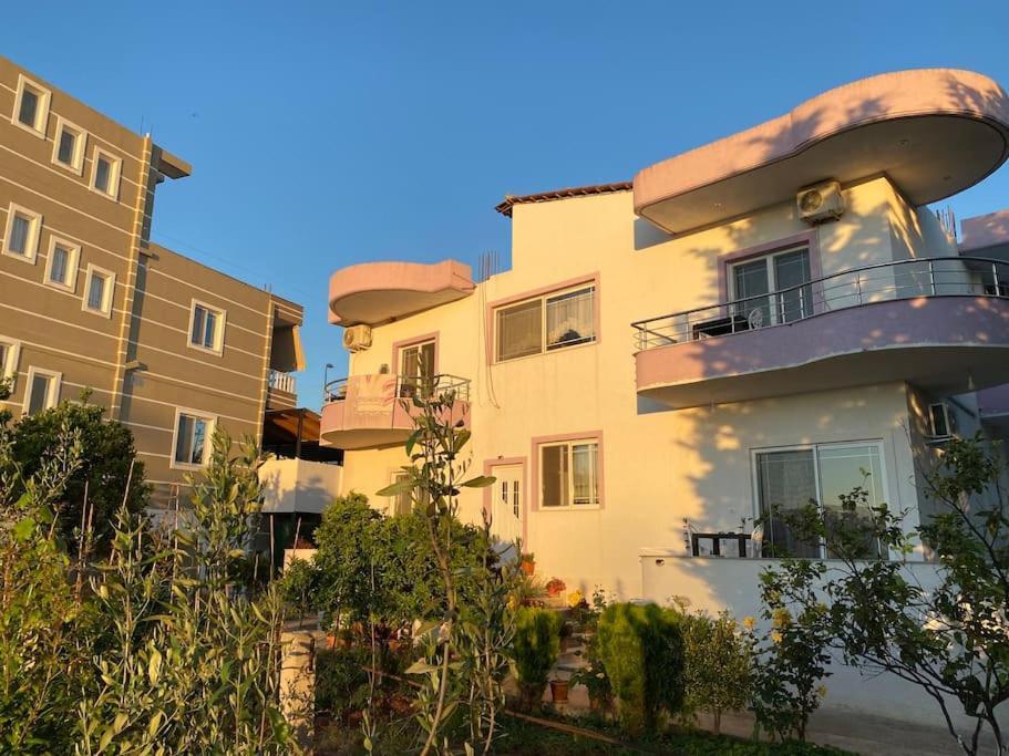 קסאמיל Guesthouse Xhimi מראה חיצוני תמונה