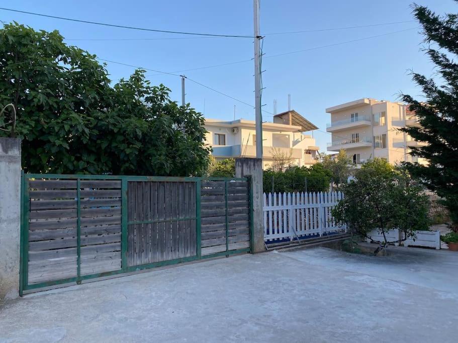 קסאמיל Guesthouse Xhimi מראה חיצוני תמונה