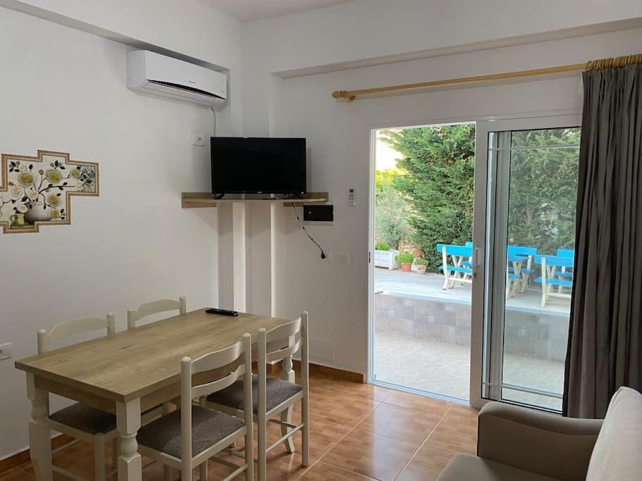 קסאמיל Guesthouse Xhimi מראה חיצוני תמונה