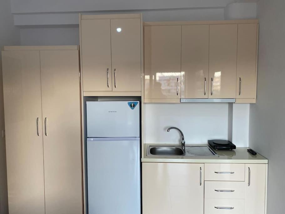 קסאמיל Guesthouse Xhimi מראה חיצוני תמונה