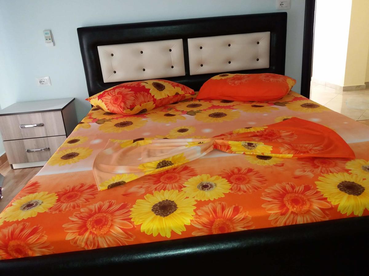 קסאמיל Guesthouse Xhimi מראה חיצוני תמונה