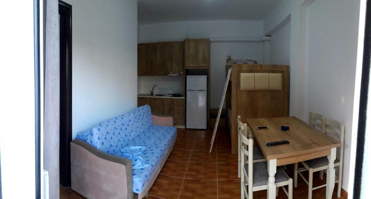 קסאמיל Guesthouse Xhimi מראה חיצוני תמונה