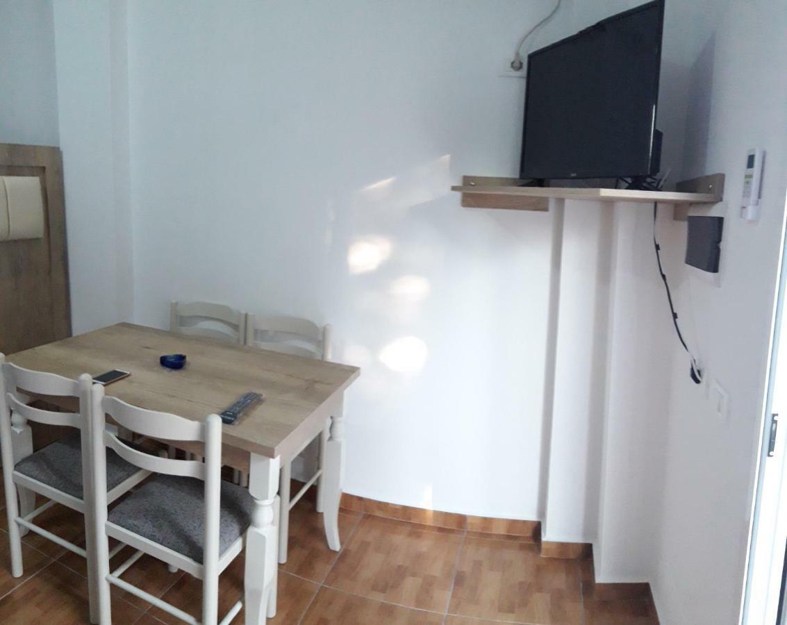 קסאמיל Guesthouse Xhimi מראה חיצוני תמונה