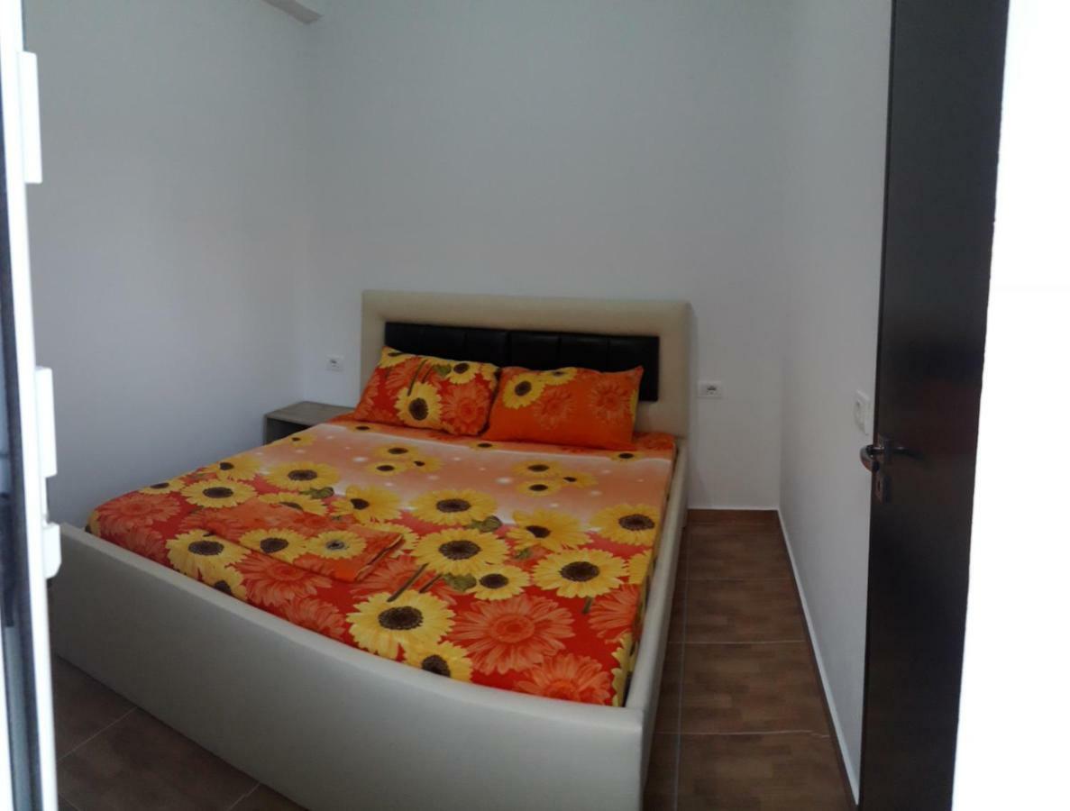 קסאמיל Guesthouse Xhimi מראה חיצוני תמונה